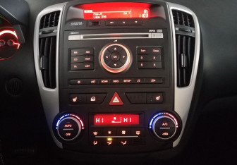 Подержанный автомобиль Kia Ceed Hatchback 2010 года (13 фото)