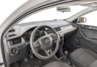 Подержанный автомобиль Skoda Rapid Liftback 2017 года (16 фото)