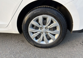 Подержанный автомобиль Hyundai Solaris Sedan 2021 года (12 фото)