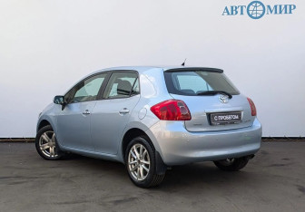 Подержанный автомобиль Toyota Auris Hatchback 2008 года (6 фото)