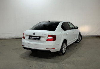 Подержанный автомобиль Skoda Octavia Liftback 2017 года (6 фото)