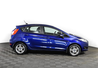 Подержанный автомобиль Ford Fiesta Hatchback 2017 года (4 фото)