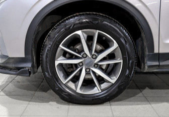 Подержанный автомобиль Geely Coolray 2022 года (16 фото)