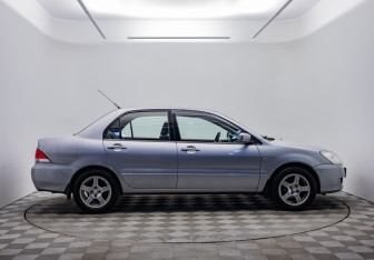 Подержанный автомобиль Mitsubishi Lancer Sedan 2004 года (4 фото)