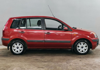 Подержанный автомобиль Ford Fusion 2008 года (4 фото)