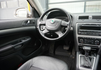 Подержанный автомобиль Skoda Octavia Wagon 2009 года (13 фото)