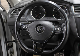 Подержанный автомобиль Volkswagen Tiguan 2018 года (18 фото)