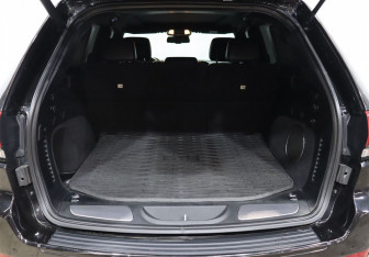 Подержанный автомобиль Jeep Grand Cherokee 2013 года (24 фото)