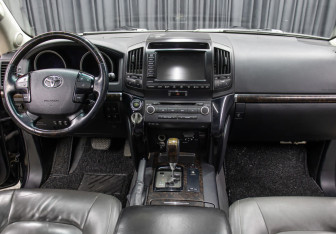 Подержанный автомобиль Toyota Land Cruiser Suv 2009 года (15 фото)