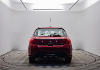 Подержанный автомобиль Peugeot 308 Hatchback 2011 года (6 фото)
