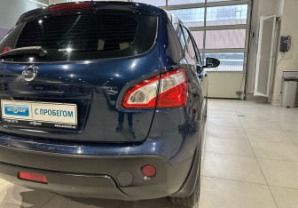Подержанный автомобиль Nissan Qashqai 2011 года (9 фото)