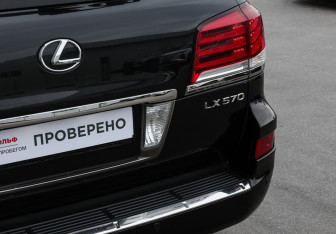 Подержанный автомобиль Lexus LX 2014 года (26 фото)