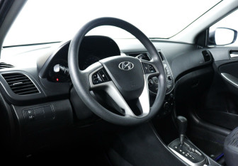 Подержанный автомобиль Hyundai Solaris Sedan 2015 года (10 фото)