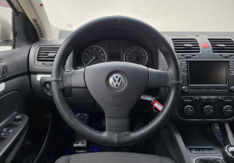 Подержанный автомобиль Volkswagen Jetta Sedan 2008 года (12 фото)