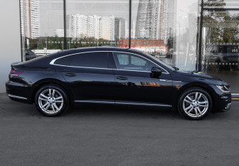 Подержанный автомобиль Volkswagen Arteon 2018 года (4 фото)