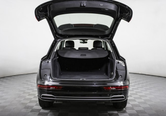 Подержанный автомобиль Audi Q5 2019 года (24 фото)