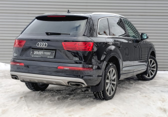 Подержанный автомобиль Audi Q7 2017 года (5 фото)