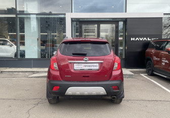 Подержанный автомобиль Opel Mokka 2013 года (6 фото)