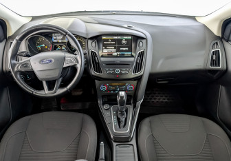 Подержанный автомобиль Ford Focus Hatchback 2016 года (14 фото)