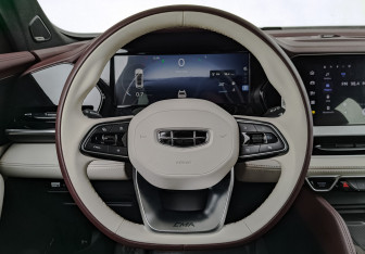 Подержанный автомобиль Geely Monjaro 2024 года (21 фото)