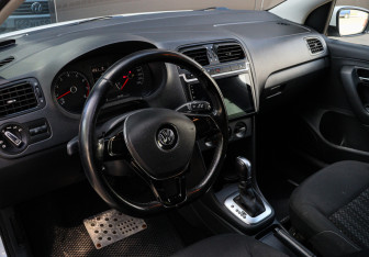 Подержанный автомобиль Volkswagen Polo Sedan 2017 года (12 фото)