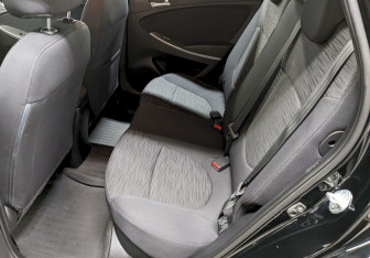 Подержанный автомобиль Hyundai Solaris Hatchback 2015 года (15 фото)