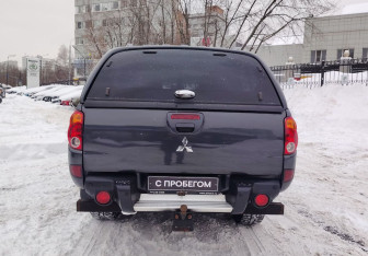 Подержанный автомобиль Mitsubishi L200 2011 года (7 фото)