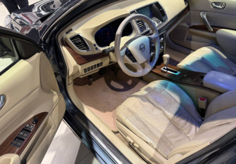 Подержанный автомобиль Nissan Teana 2011 года (12 фото)