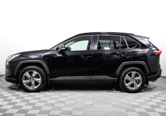 Подержанный автомобиль Toyota RAV4 2020 года (3 фото)
