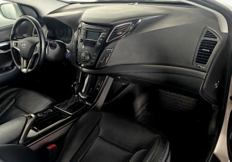 Подержанный автомобиль Hyundai i40 Sedan 2015 года (10 фото)