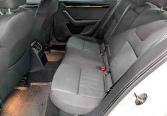 Подержанный автомобиль Skoda Octavia Liftback 2020 года (12 фото)