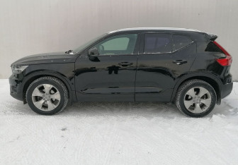 Подержанный автомобиль Volvo XC40 2021 года (8 фото)