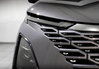 Подержанный автомобиль Omoda C5 2023 года (17 фото)