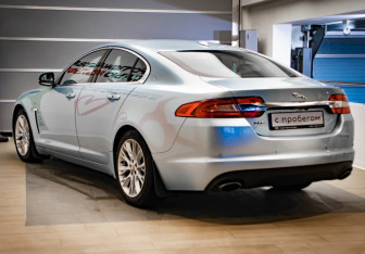 Подержанный автомобиль Jaguar XF Sedan 2011 года (6 фото)