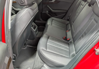 Подержанный автомобиль Audi A4 Sedan 2015 года (11 фото)