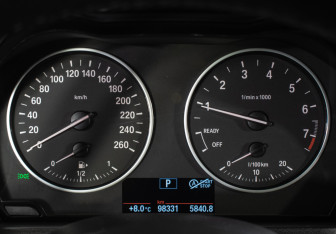 Подержанный автомобиль BMW X1 2017 года (12 фото)