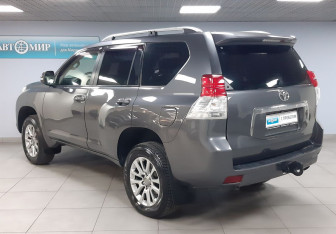 Подержанный автомобиль Toyota Land Cruiser Prado 2011 года (7 фото)
