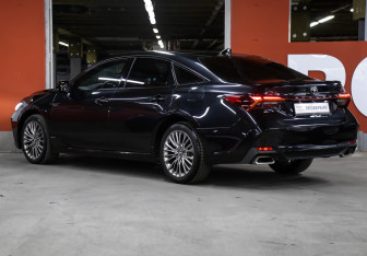 Подержанный автомобиль Toyota Avalon 2023 года (7 фото)