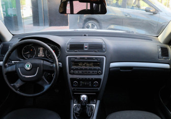 Подержанный автомобиль Skoda Octavia Wagon 2009 года (9 фото)