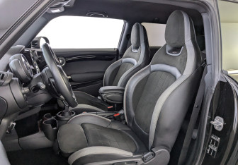Подержанный автомобиль MINI Hatch 2020 года (20 фото)