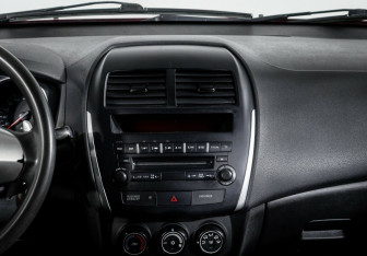 Подержанный автомобиль Mitsubishi ASX 2012 года (9 фото)