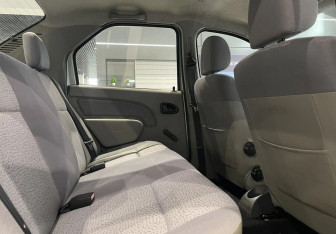Подержанный автомобиль Renault Logan Sedan 2006 года (12 фото)