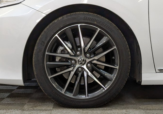 Подержанный автомобиль Toyota Camry Sedan 2023 года (18 фото)