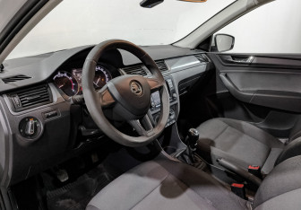 Подержанный автомобиль Skoda Rapid Liftback 2019 года (15 фото)