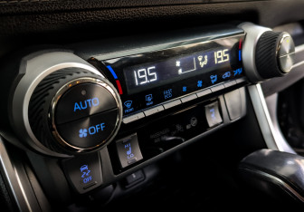 Подержанный автомобиль Toyota RAV4 2021 года (25 фото)