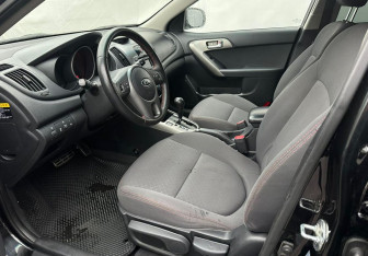 Подержанный автомобиль Kia Cerato Sedan 2009 года (9 фото)