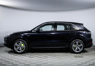 Подержанный автомобиль Porsche Cayenne 2019 года (8 фото)