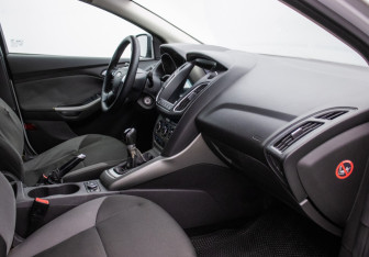 Подержанный автомобиль Ford Focus Sedan 2014 года (9 фото)