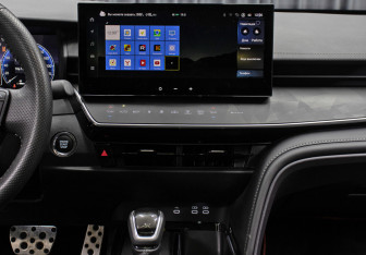 Подержанный автомобиль Toyota Camry Sedan 2024 года (15 фото)