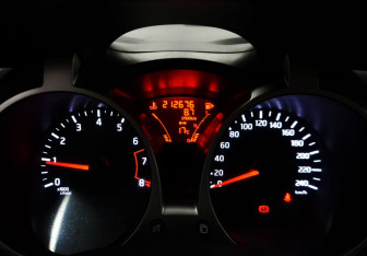 Подержанный автомобиль Nissan Juke 2011 года (15 фото)